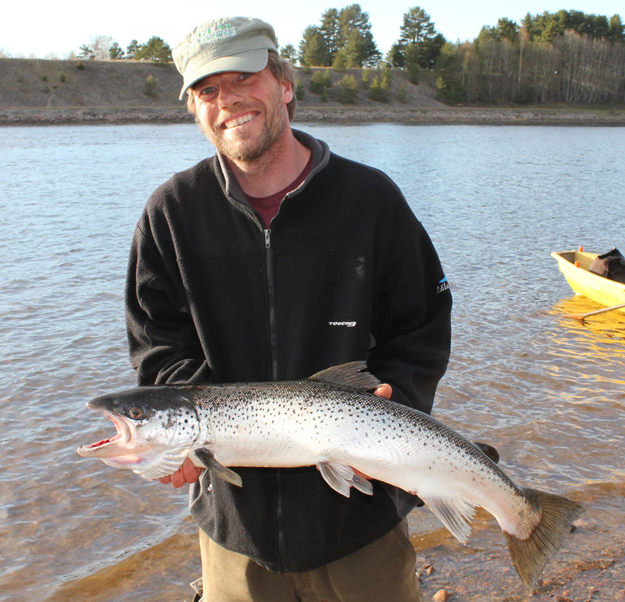 Per Carlsson med fin Öring 4,3kg