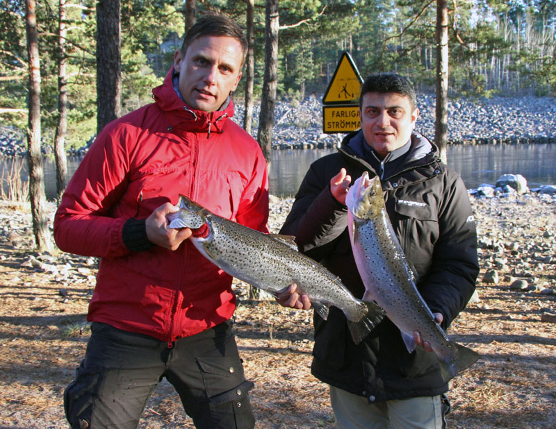 Hikmet och Hahne med fina öringar