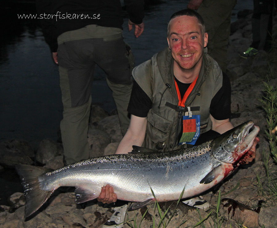 Nicklas Mattsson med älvkarleby lax 14,5 kg.