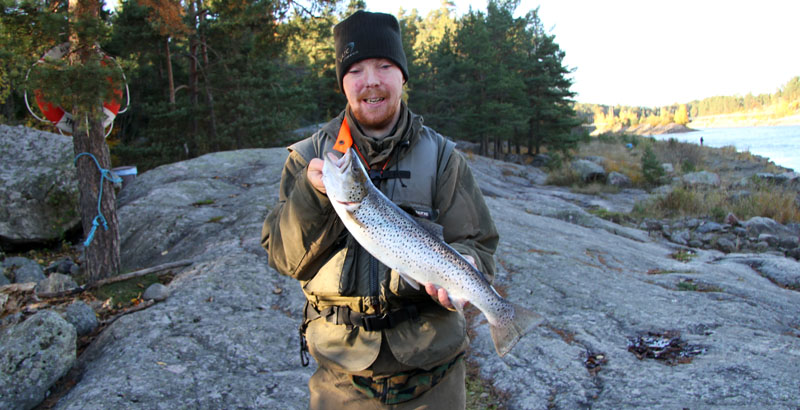 Nicklas Mattsson med älvkarleby öring